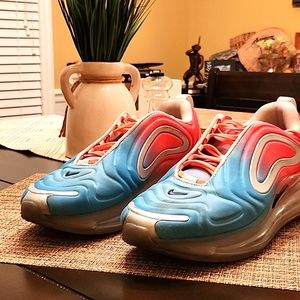 WOMENS NIKE AIR MAX 720 SNEAKER US SIZE 9, AR9293-600